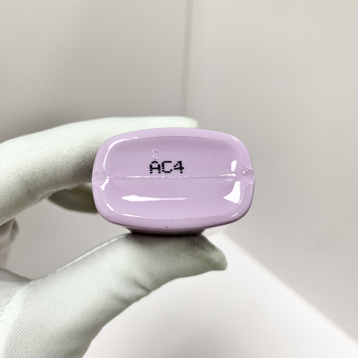 ✨40包
雅诗兰黛紫色隔离30ml！功效：干皮天菜！Double Wear系列同款保湿科技，防晒+妆前打底+抗暗沉三效合一，后续上粉底超服帖。
💡适合：大干皮、秋冬季节或空调房使用。
