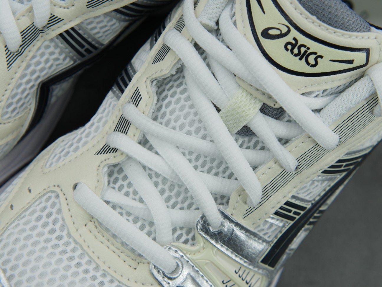 AsicsGel-Kayano14复古舒适织物合成革减震防滑耐磨低帮休闲跑步鞋白黑银2411货号1203