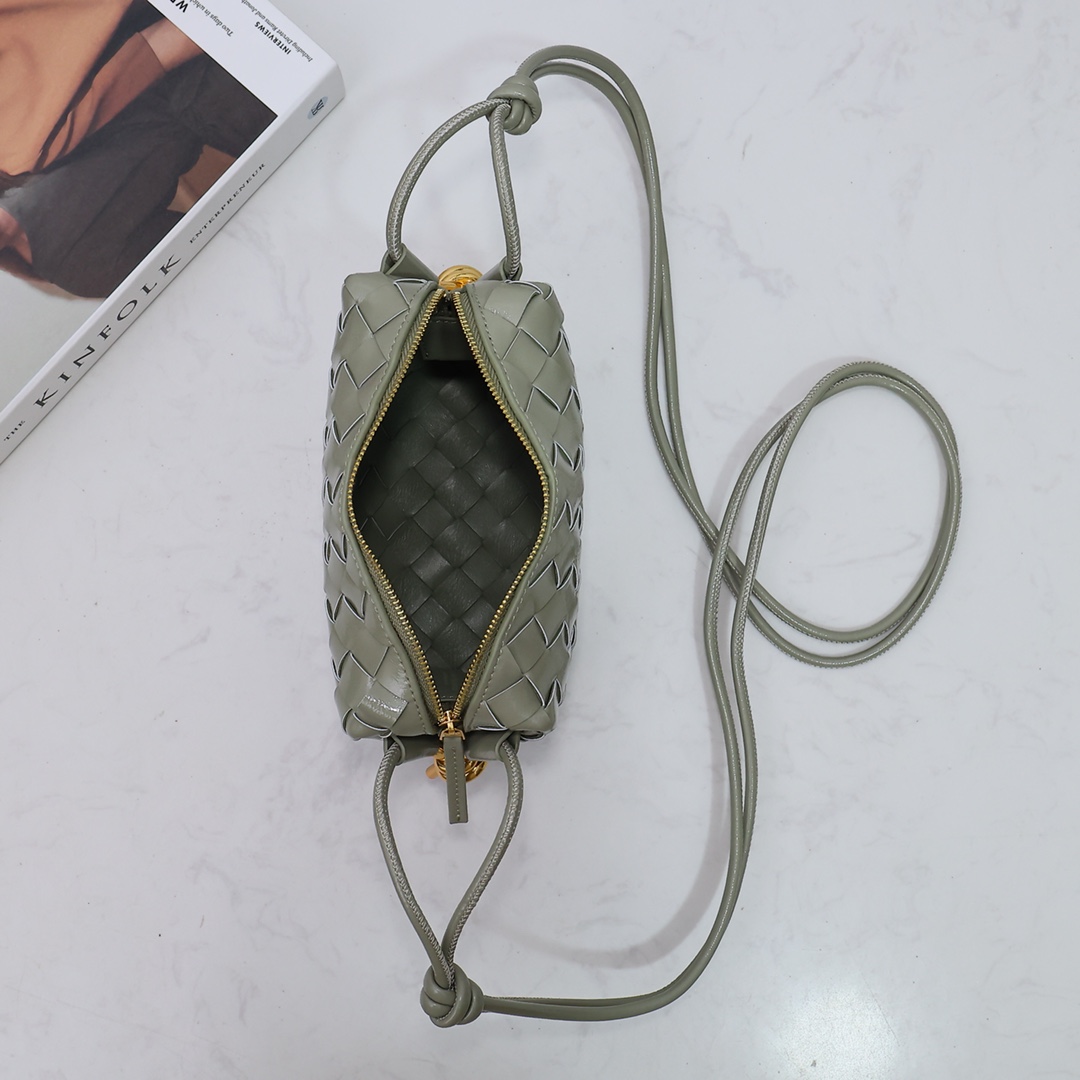 Bottega Veneta Style Green Leather Bag style reference detail image 5 from source 771837