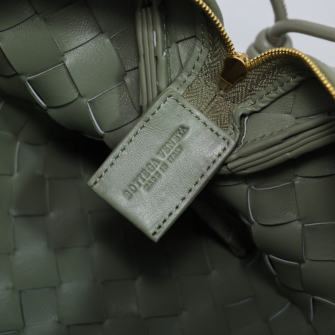 Bottega Veneta Style Green Leather Bag style reference detail image 6 from source 771829