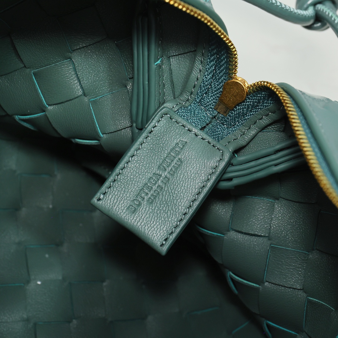 Bottega Veneta Style Green Leather Bag style reference detail image 6 from source 771830