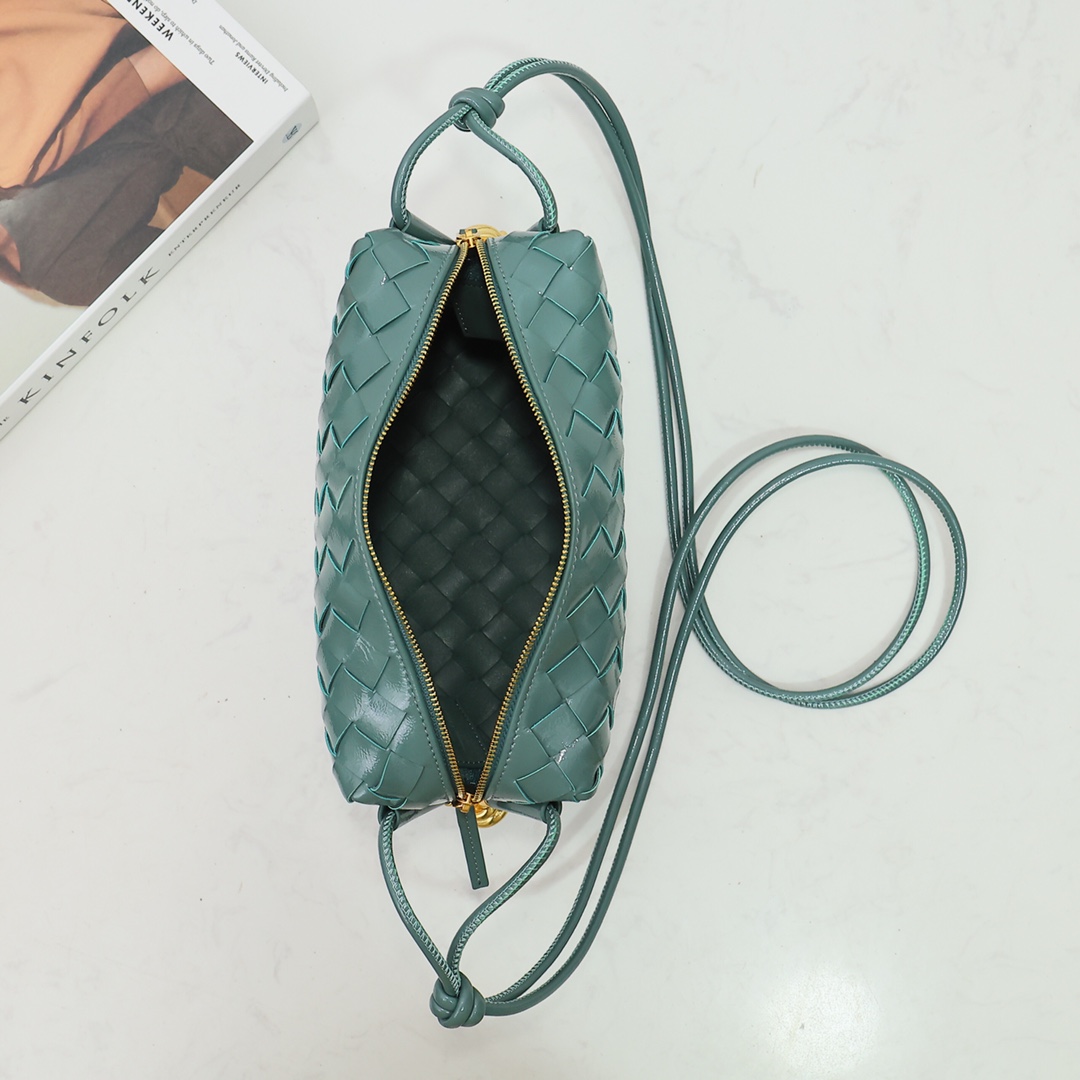 Bottega Veneta Style Green Leather Bag style reference detail image 5 from source 771830