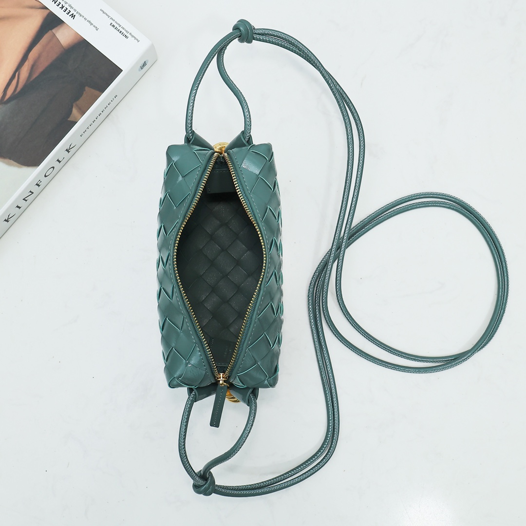 Bottega Veneta Style Green Leather Bag style reference detail image 5 from source 771839