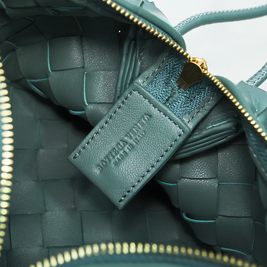 Bottega Veneta Style Green Leather Bag style reference detail image 6 from source 771839