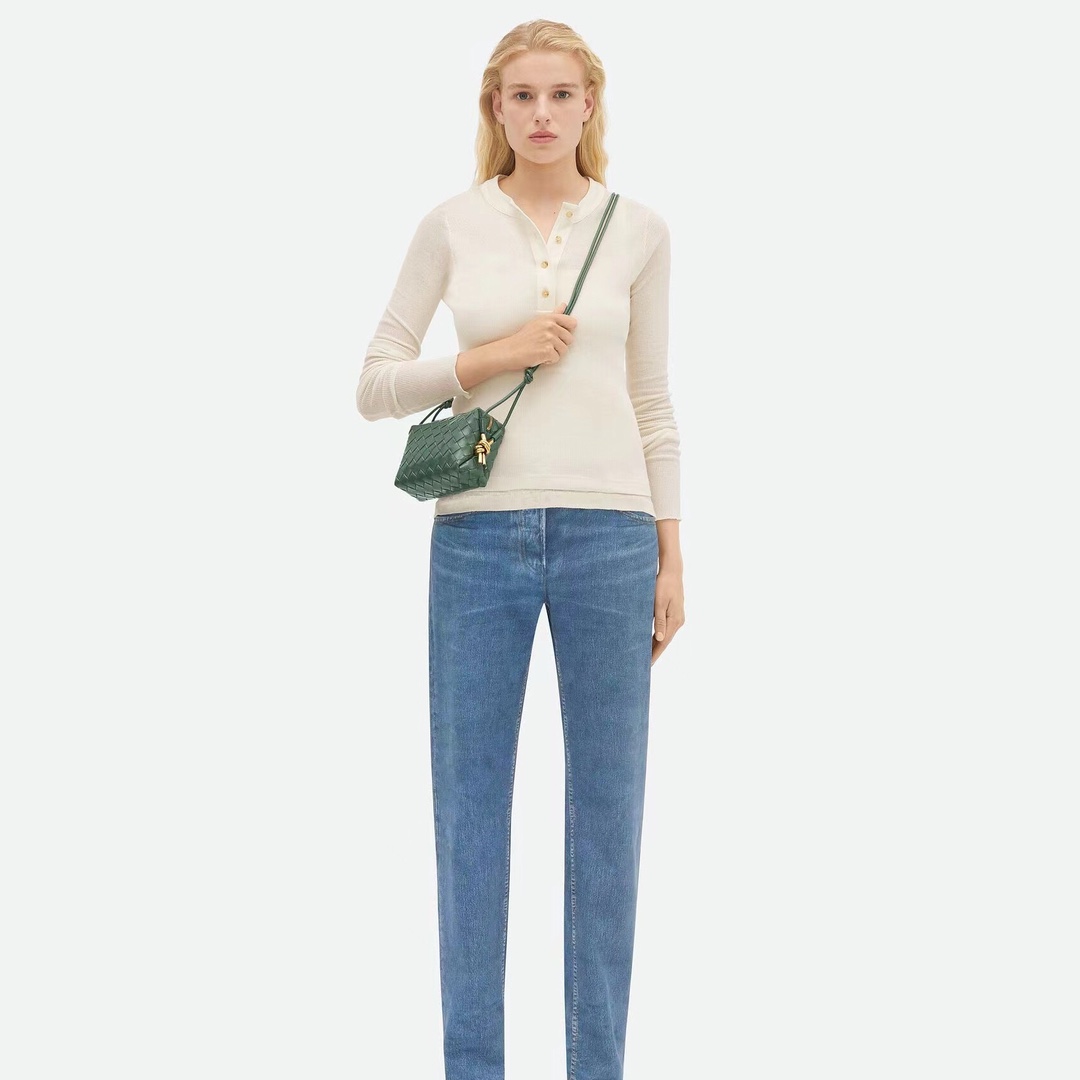 Bottega Veneta Style Green Leather Bag style reference detail image 7 from source 771839
