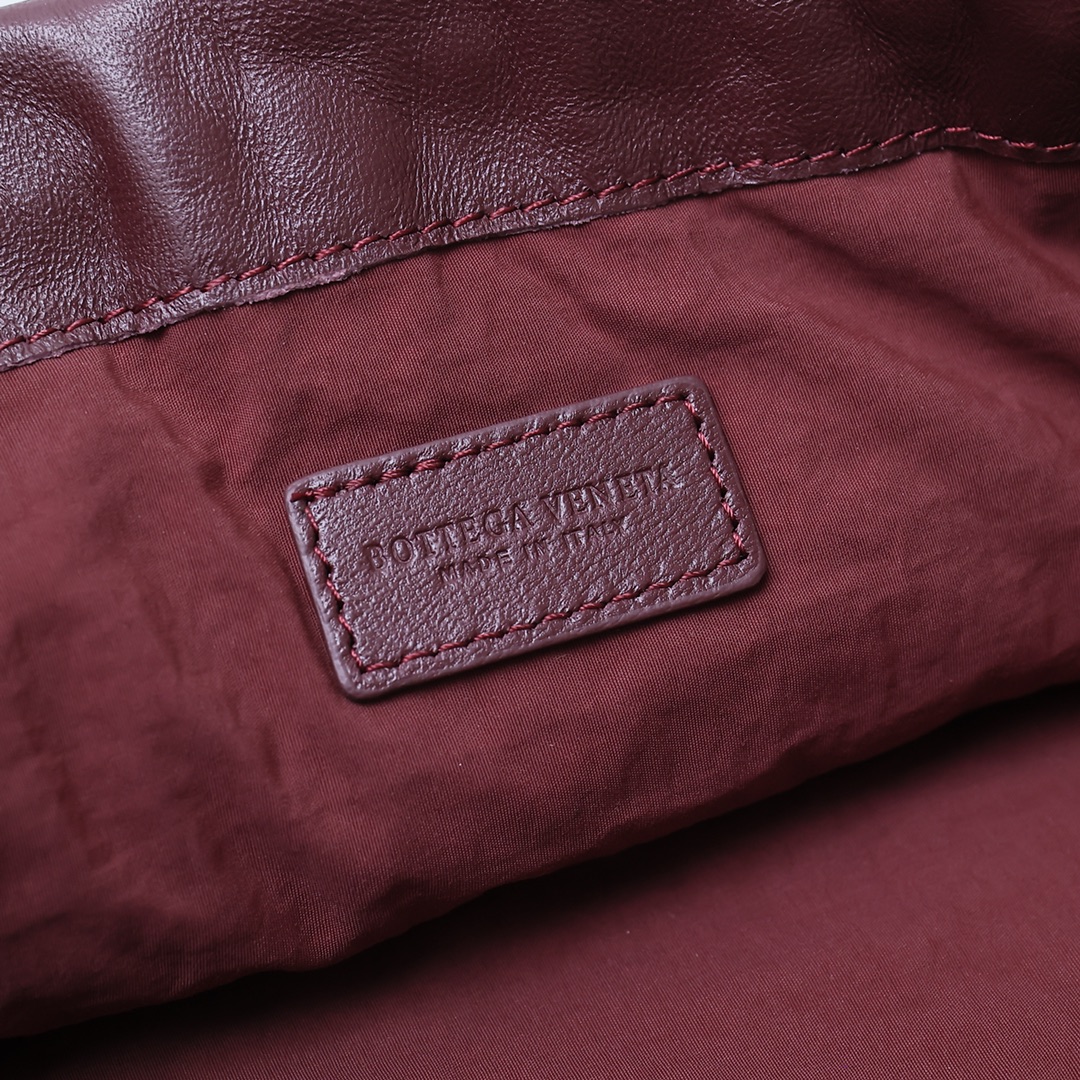 Bottega Veneta Style Red Nylon Shoulder Bag style reference detail image 6 from source 771777