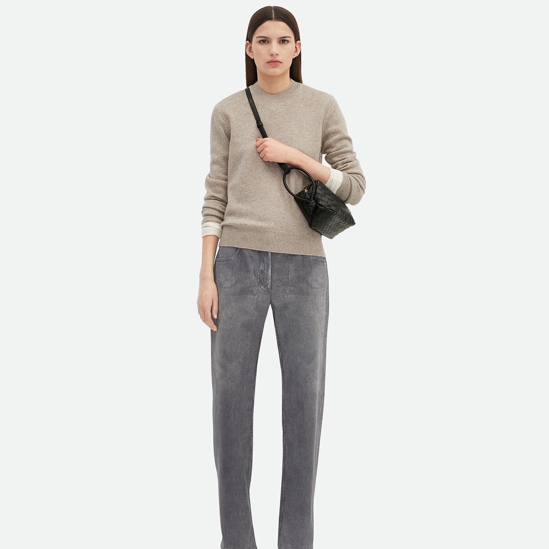 Bottega Veneta Style Black Camera Bag style reference detail image 7 from source 771806