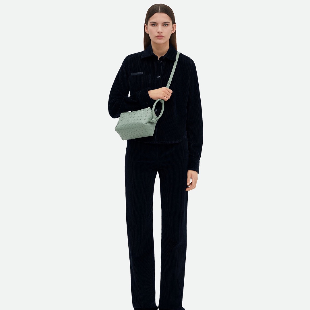 Bottega Veneta Style Green Camera Bag style reference detail image 7 from source 771807
