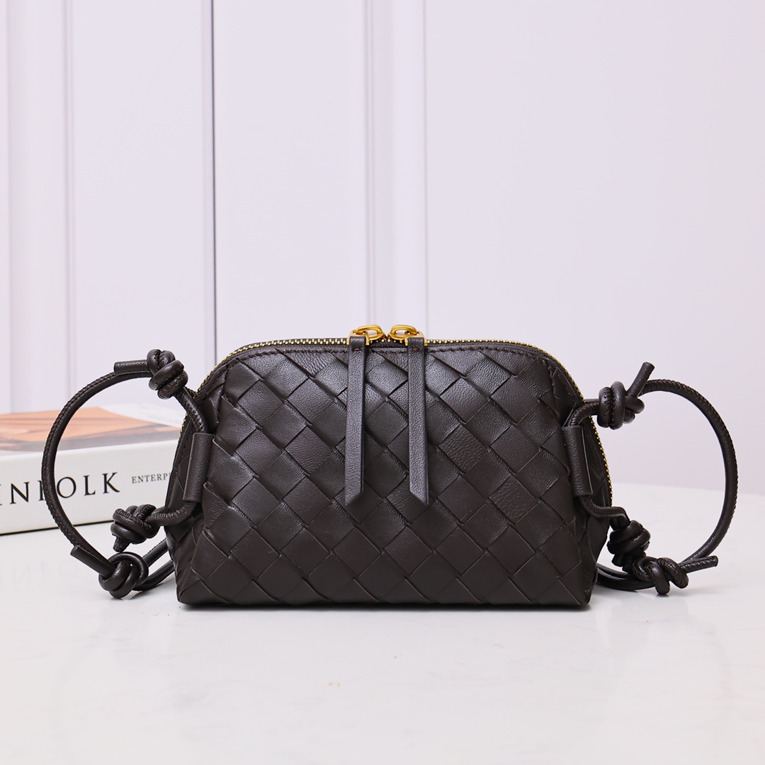 Bottega Veneta Style Brown Crossbody Bag style reference detail image 1 from source 771787