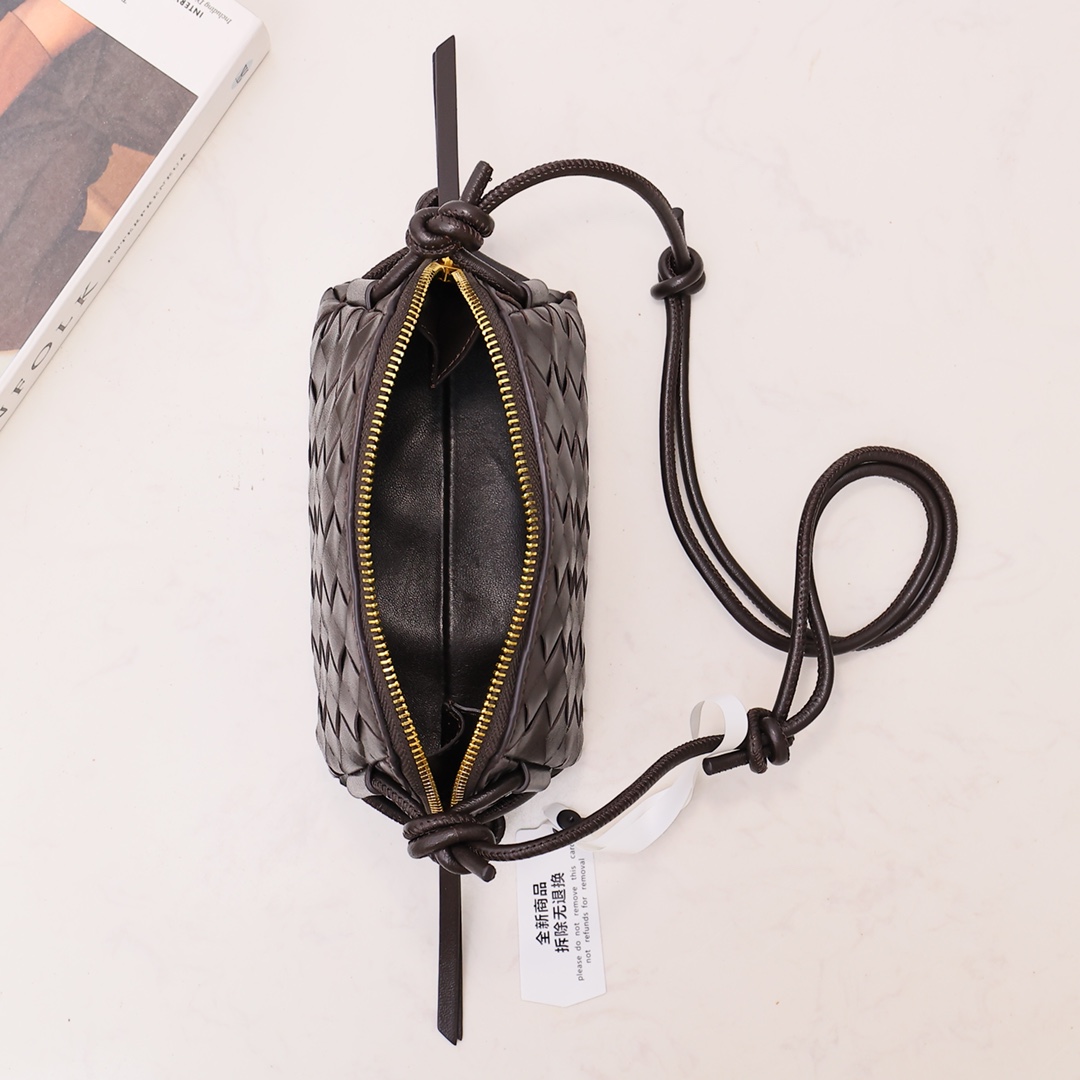 Bottega Veneta Style Brown Crossbody Bag style reference detail image 5 from source 771787
