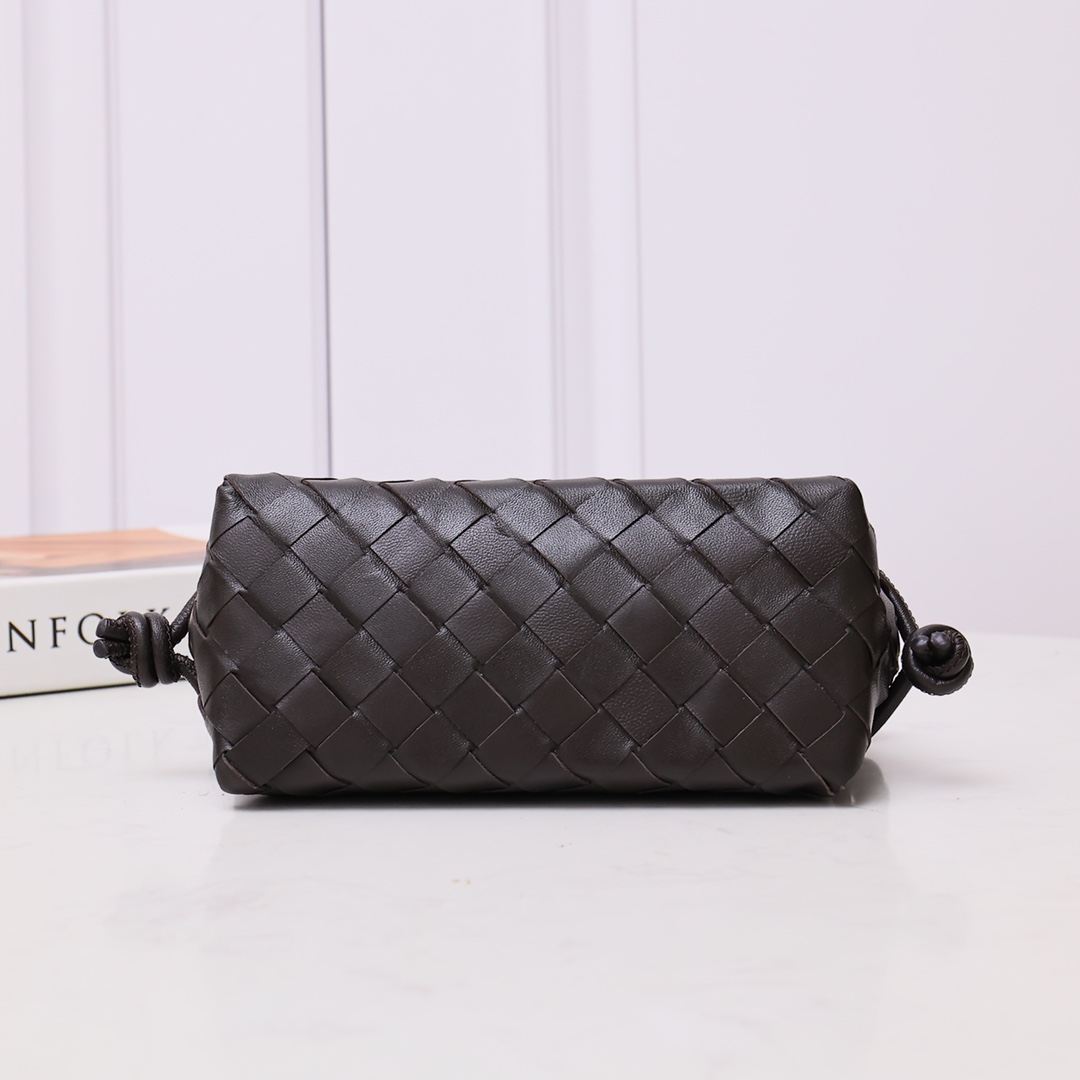 Bottega Veneta Style Brown Crossbody Bag style reference detail image 3 from source 771787