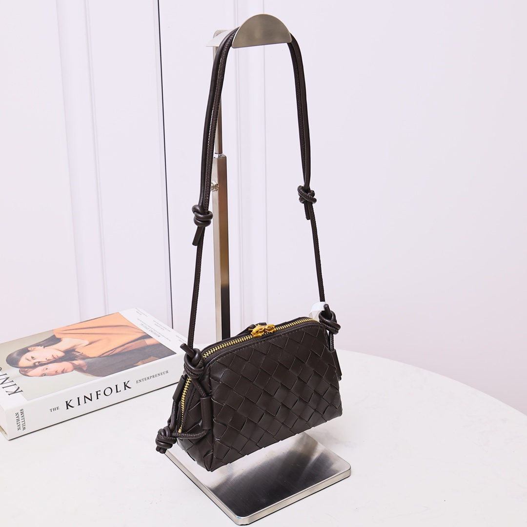 Bottega Veneta Style Brown Crossbody Bag style reference detail image 4 from source 771787