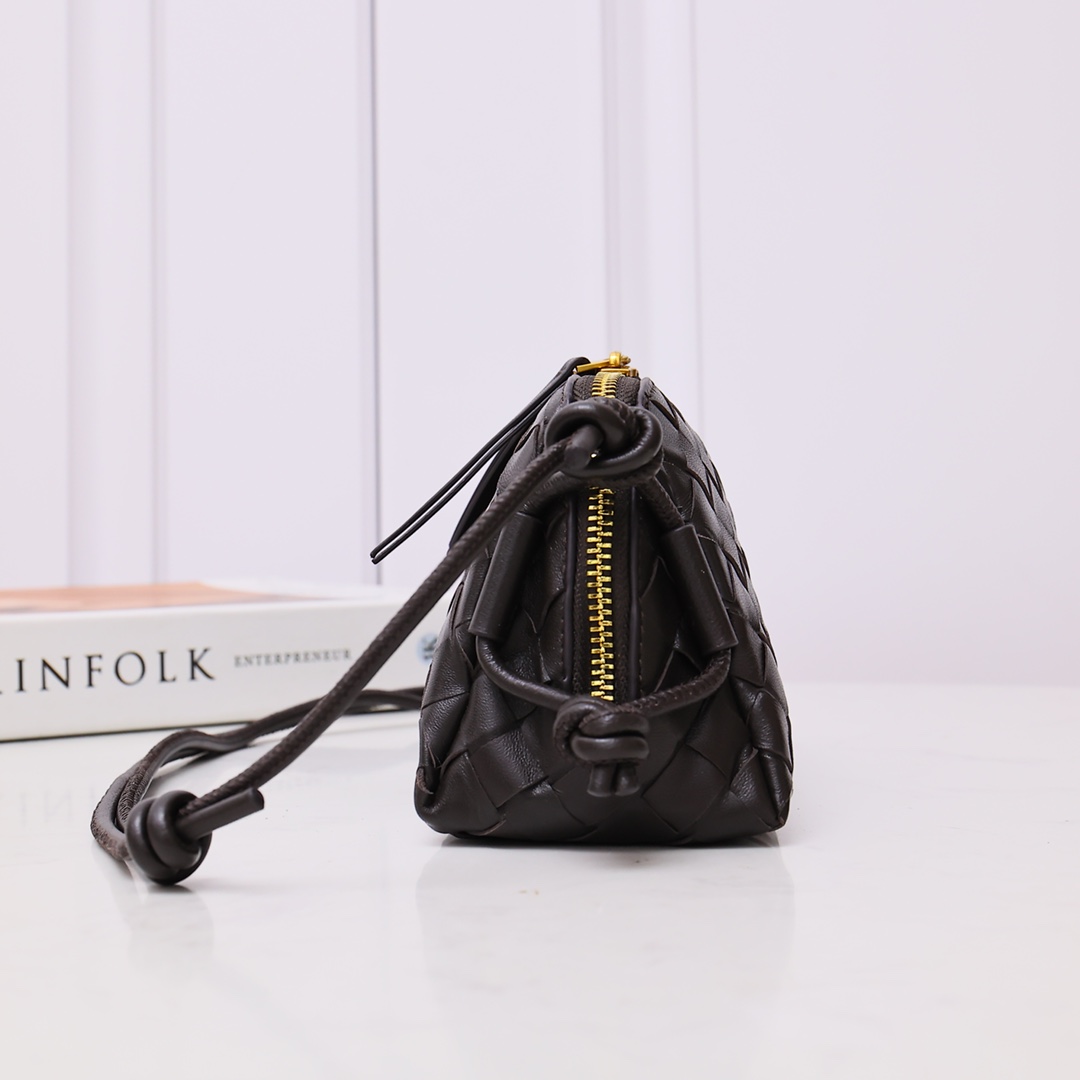 Bottega Veneta Style Brown Crossbody Bag style reference detail image 2 from source 771787