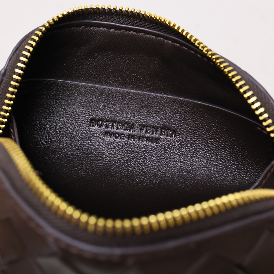 Bottega Veneta Style Brown Crossbody Bag style reference detail image 6 from source 771787