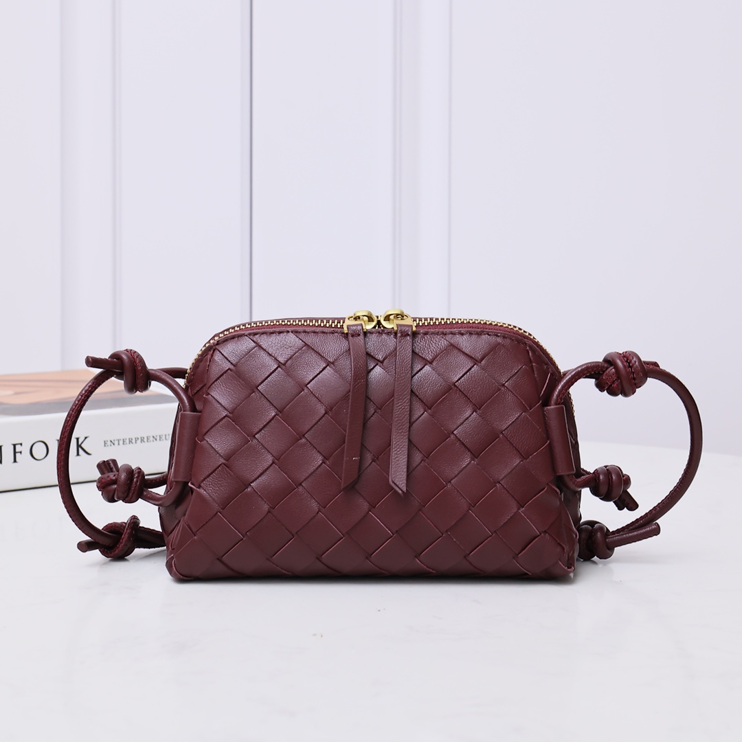 Bottega Veneta Style Red Crossbody Bag style reference detail image 1 from source 771785