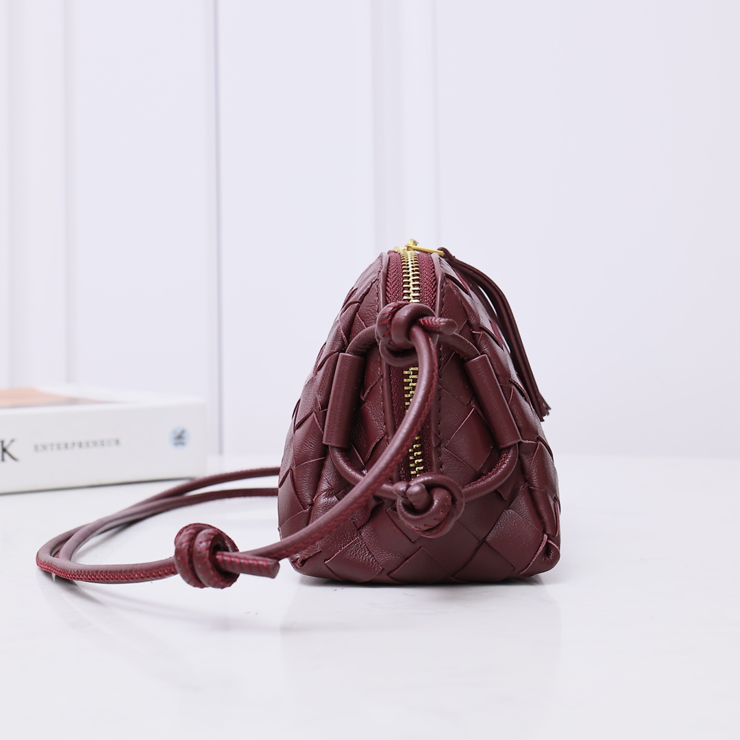 Bottega Veneta Style Red Crossbody Bag style reference detail image 2 from source 771785