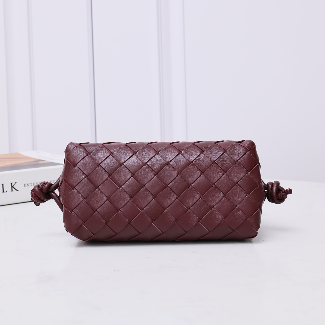 Bottega Veneta Style Red Crossbody Bag style reference detail image 3 from source 771785