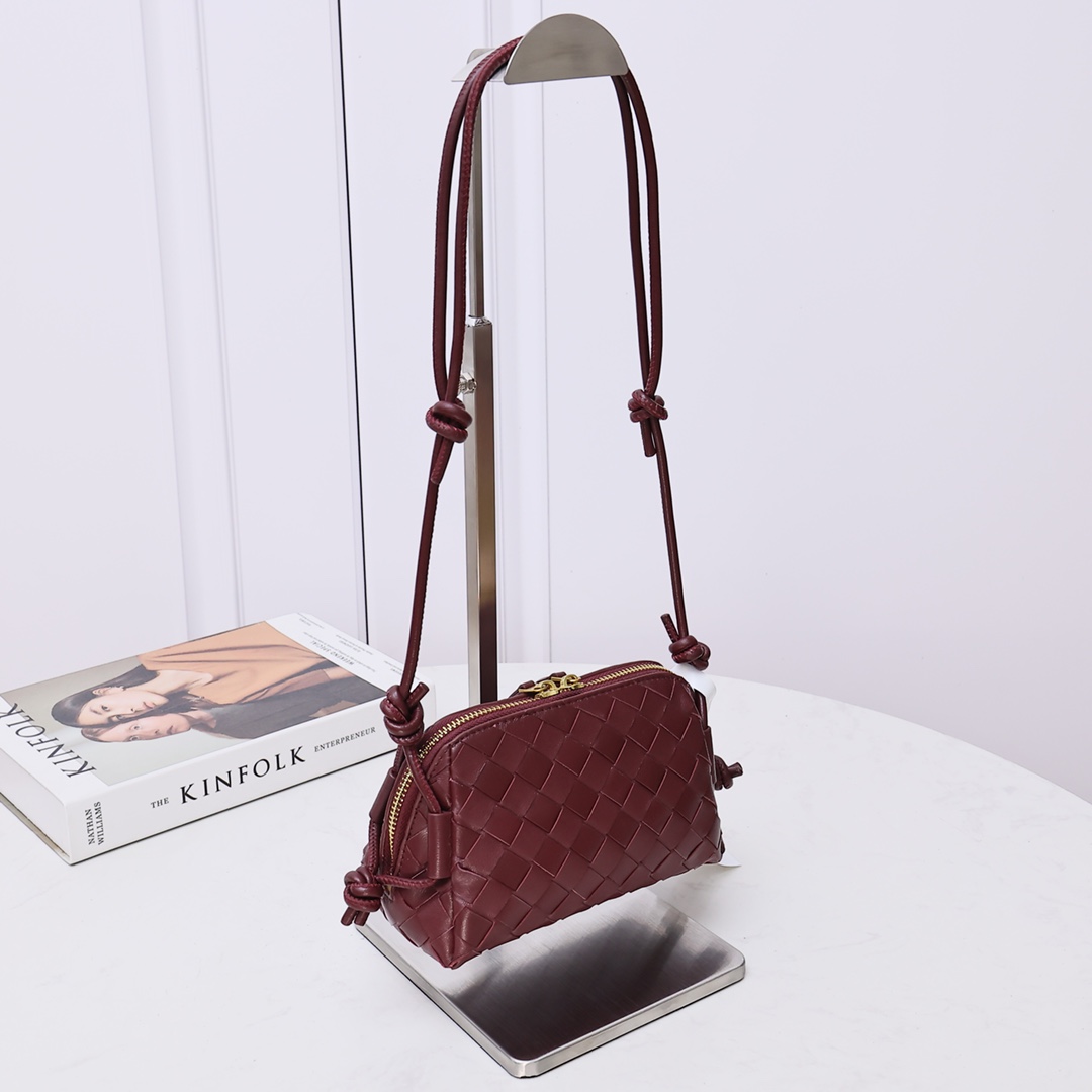 Bottega Veneta Style Red Crossbody Bag style reference detail image 6 from source 771785