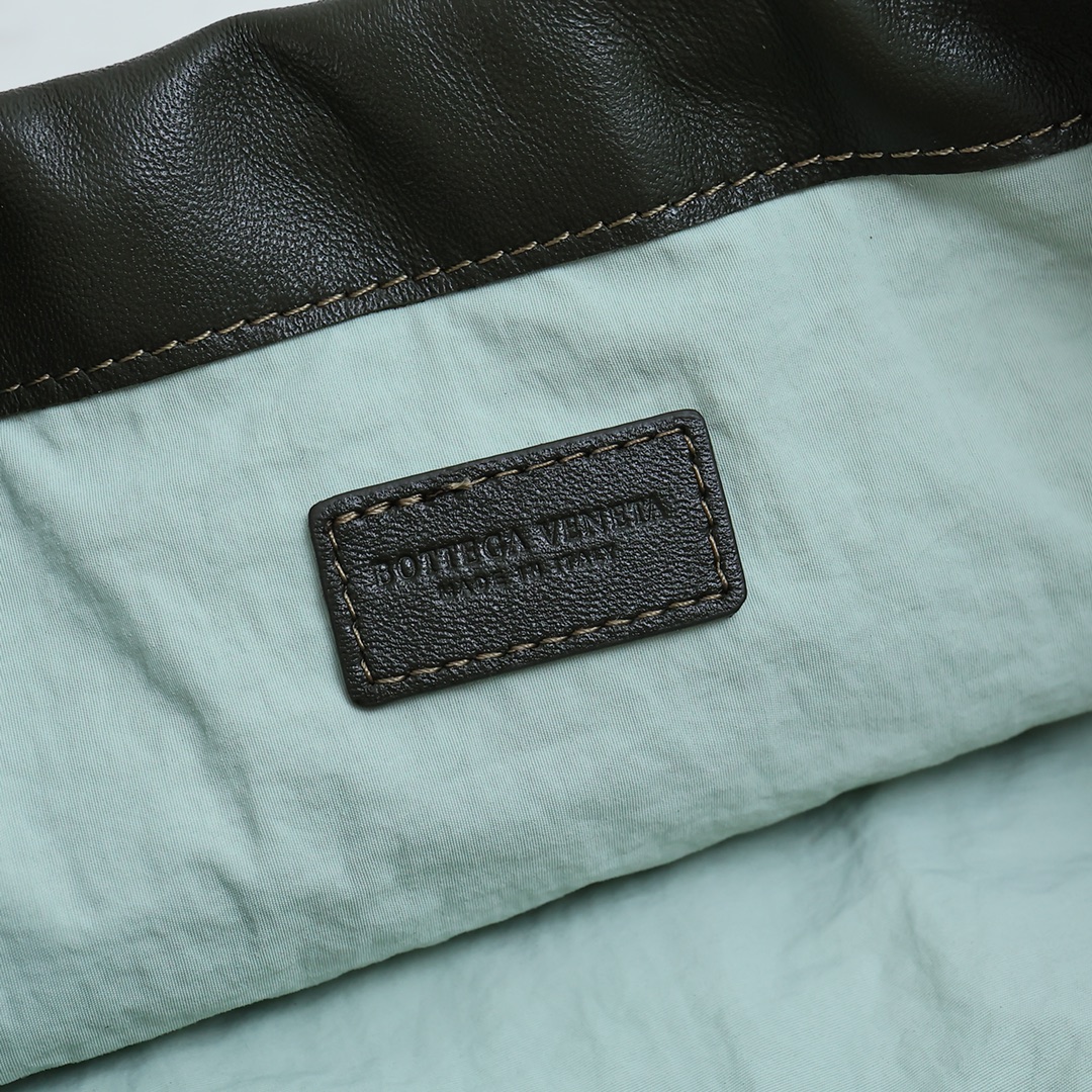 Bottega Veneta Style Pink Nylon Shoulder Bag style reference detail image 6 from source 771775