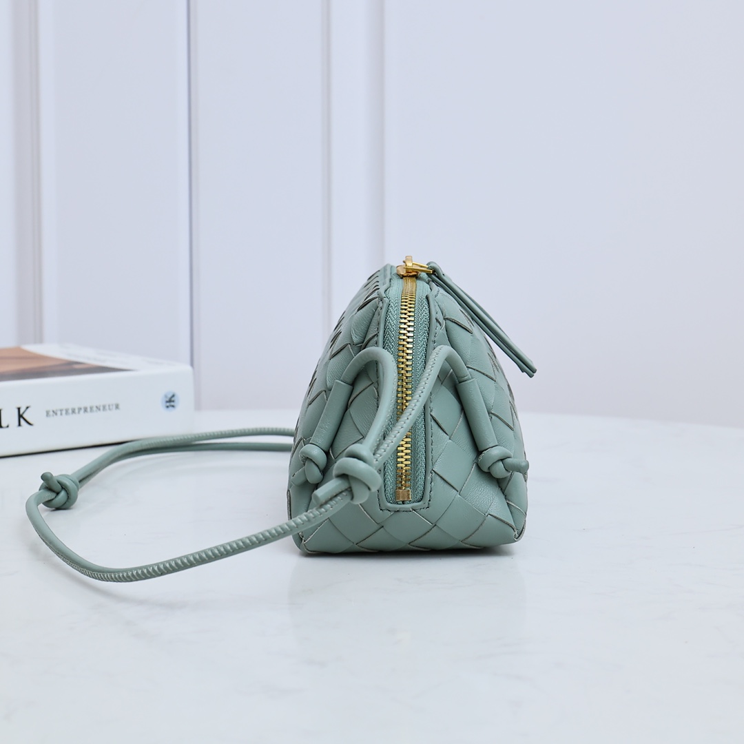 Bottega Veneta Style Green Crossbody Bag style reference detail image 2 from source 771789