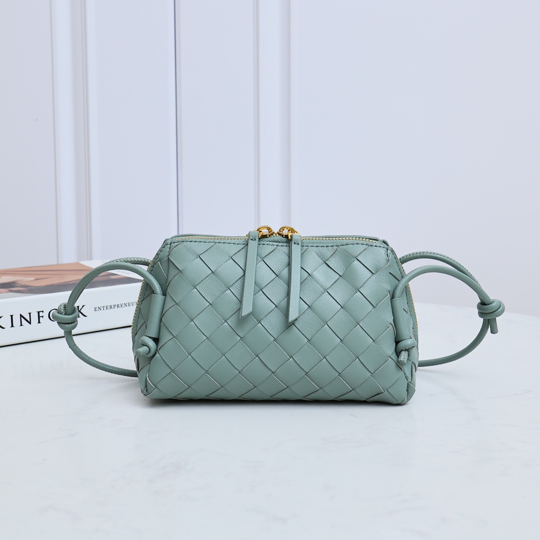 Bottega Veneta Style Green Crossbody Bag style reference detail image 1 from source 771789