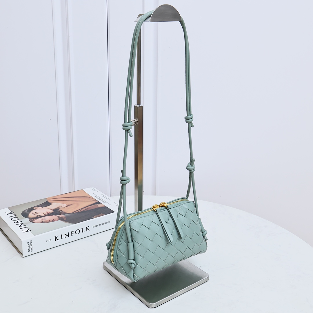 Bottega Veneta Style Green Crossbody Bag style reference detail image 3 from source 771789
