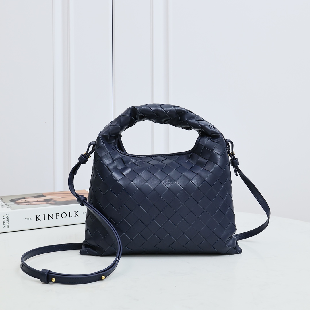 Mini Hop Woven Handbag Crossbody Bag