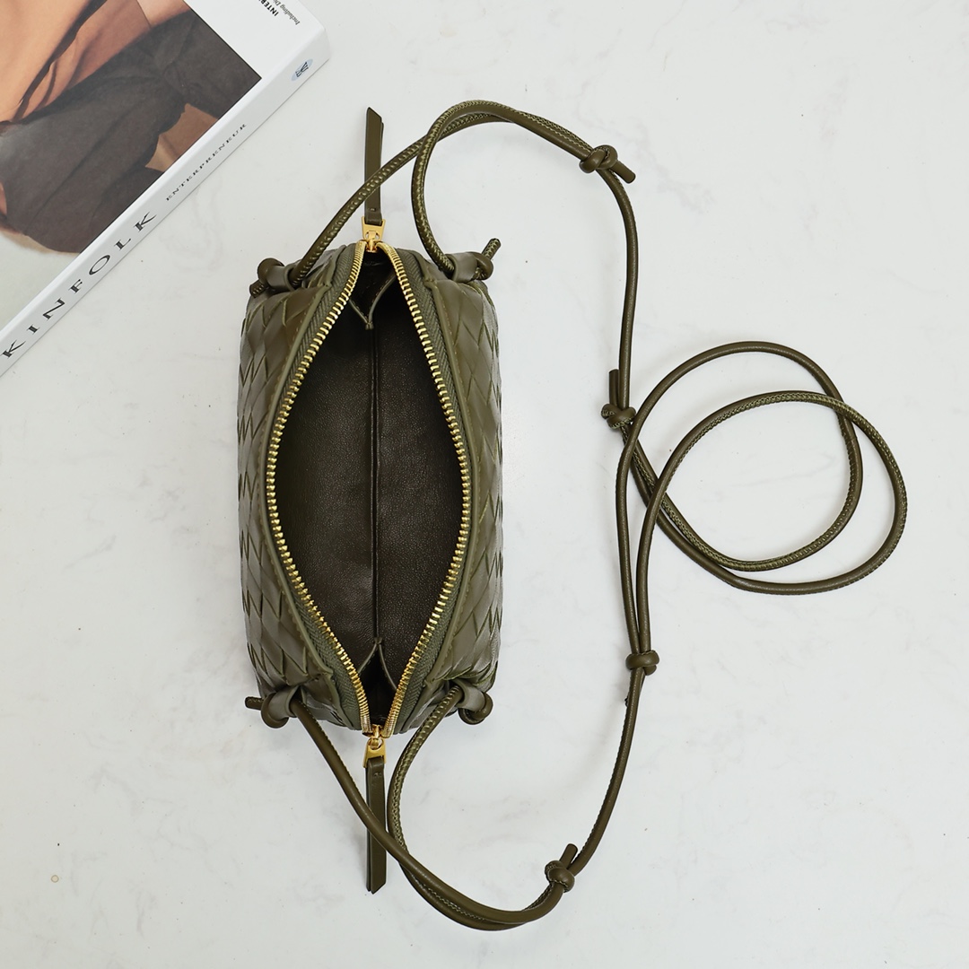 Bottega Veneta Style Green Crossbody Bag style reference detail image 6 from source 771790