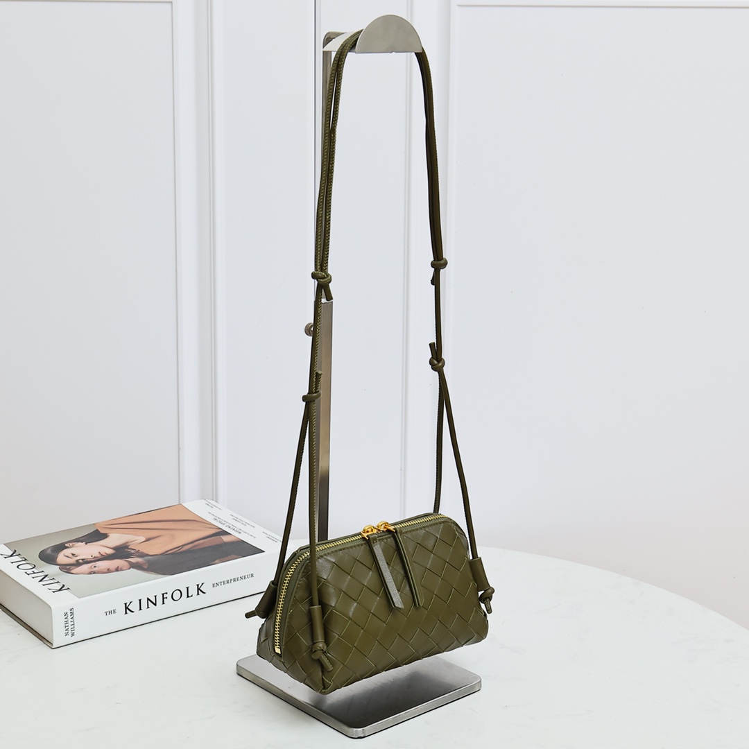 Bottega Veneta Style Green Crossbody Bag style reference detail image 2 from source 771790