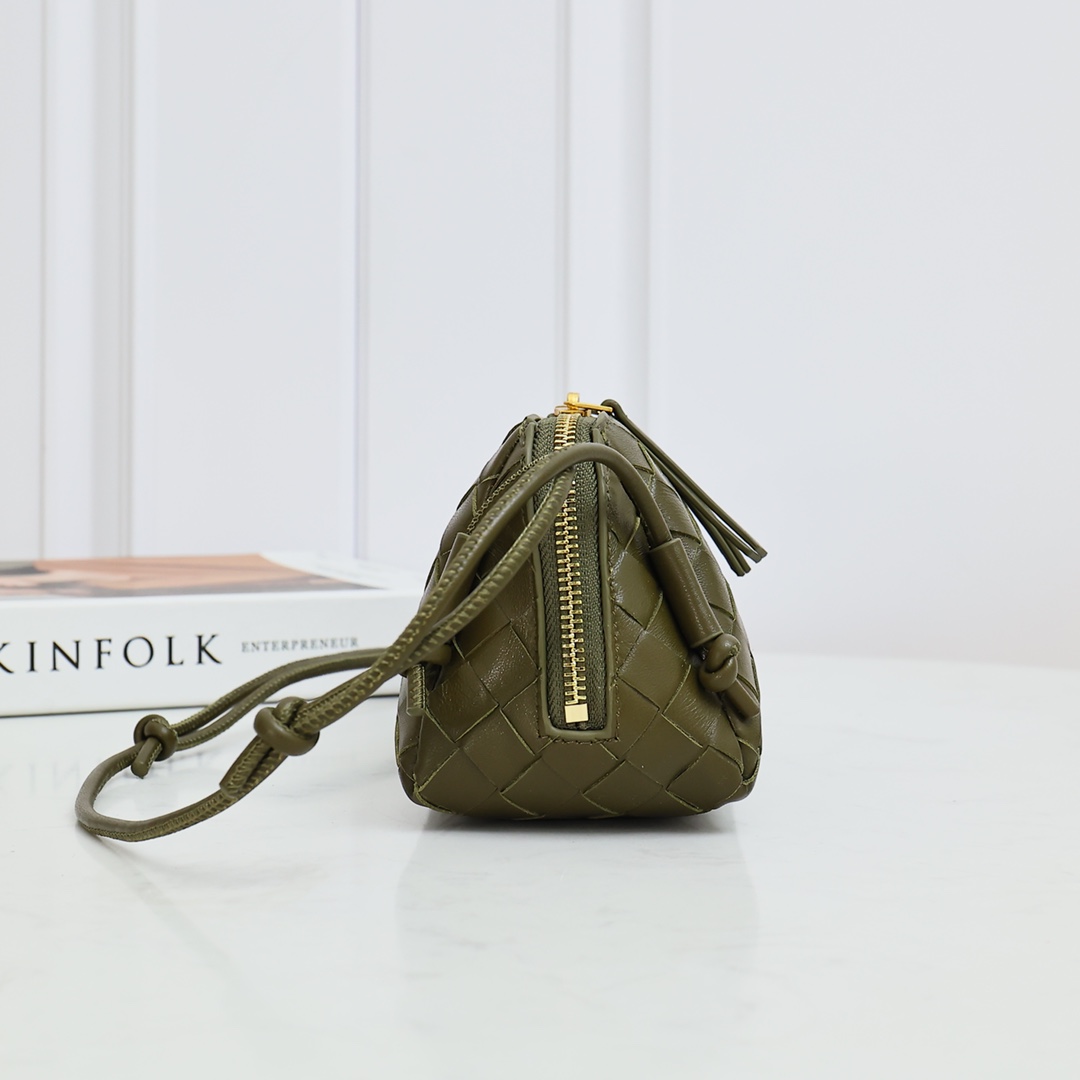 Bottega Veneta Style Green Crossbody Bag style reference detail image 3 from source 771790
