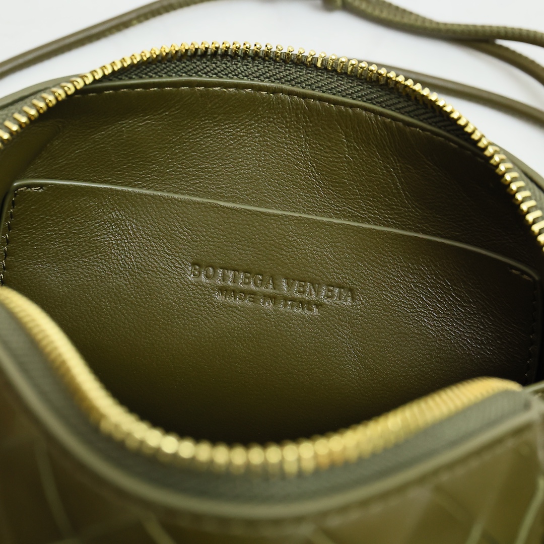 Bottega Veneta Style Green Crossbody Bag style reference detail image 5 from source 771790