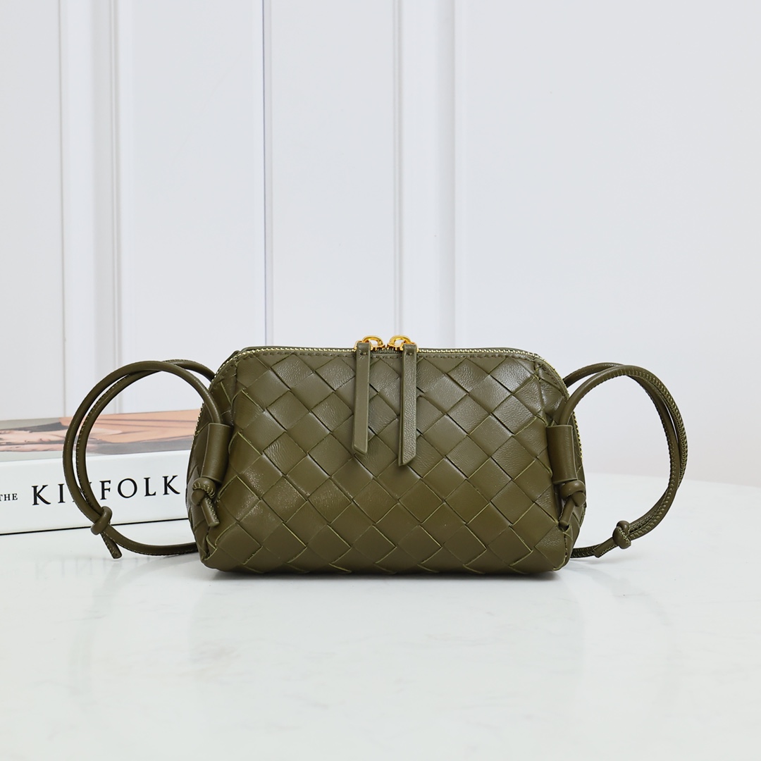 Bottega Veneta Style Green Crossbody Bag style reference detail image 1 from source 771790