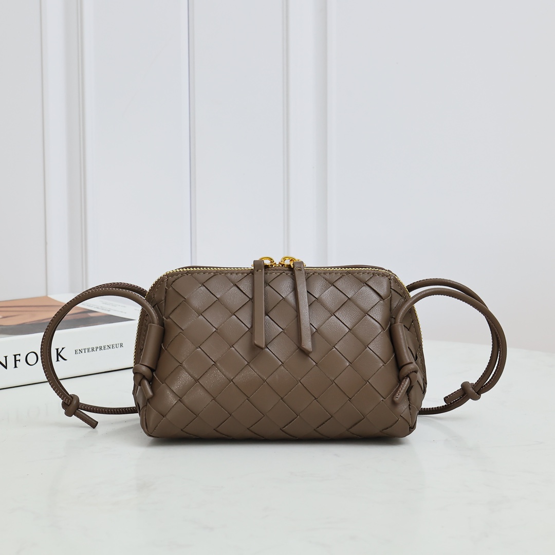 Bottega Veneta Style Brown Crossbody Bag style reference detail image 1 from source 771791