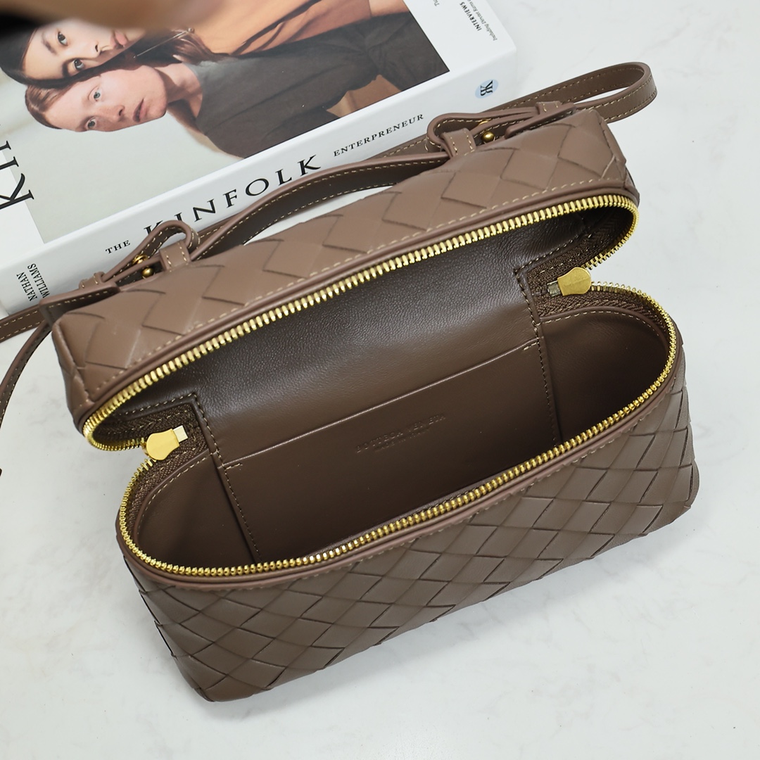 Bottega Veneta Style Brown Crossbody Bag Bags Crossbody Bag detail image 6 from source 765987