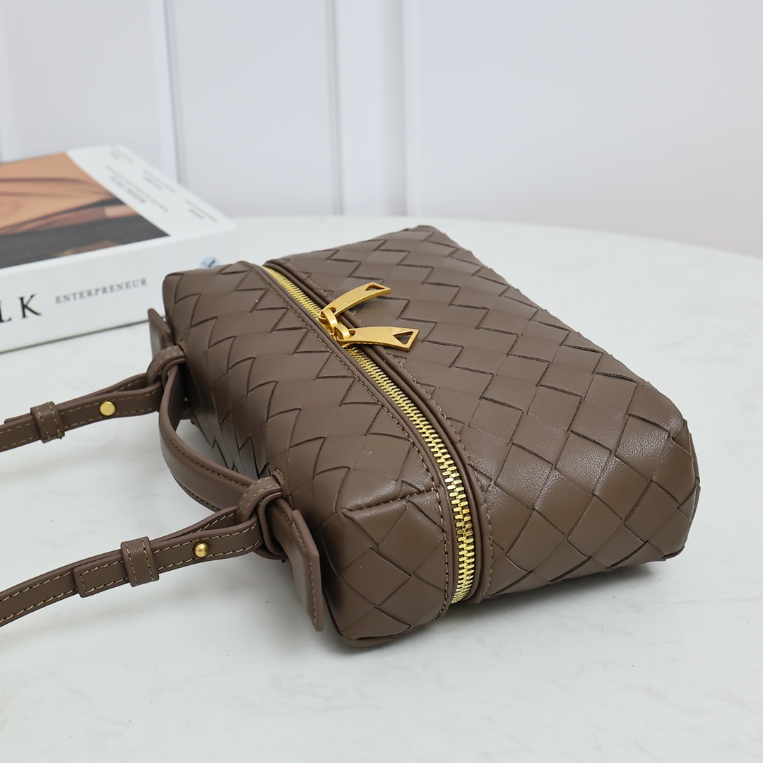 Bottega Veneta Style Brown Crossbody Bag Bags Crossbody Bag detail image 3 from source 765987