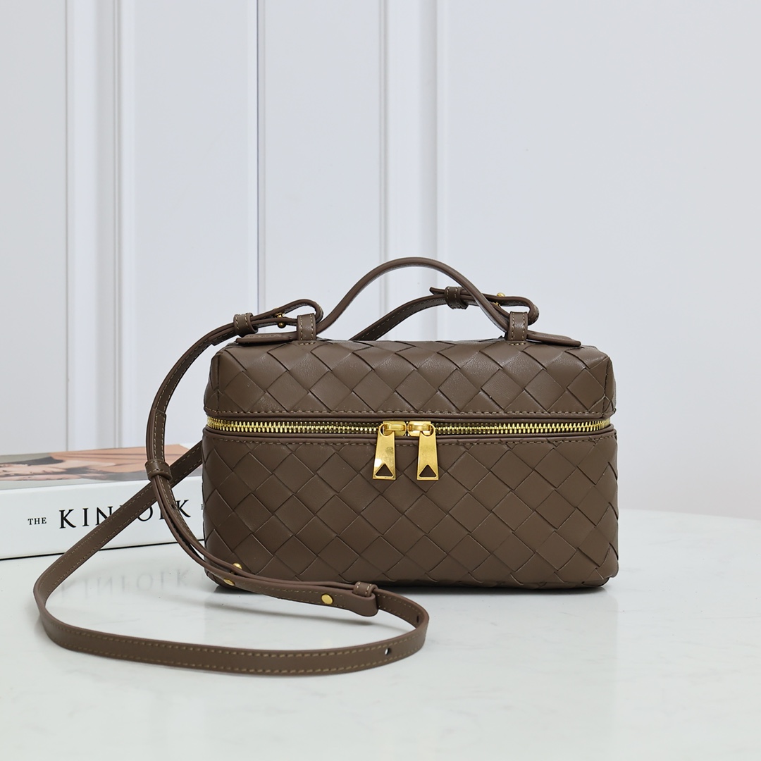 Bottega Veneta Style Brown Crossbody Bag Bags Crossbody Bag detail image 1 from source 765987