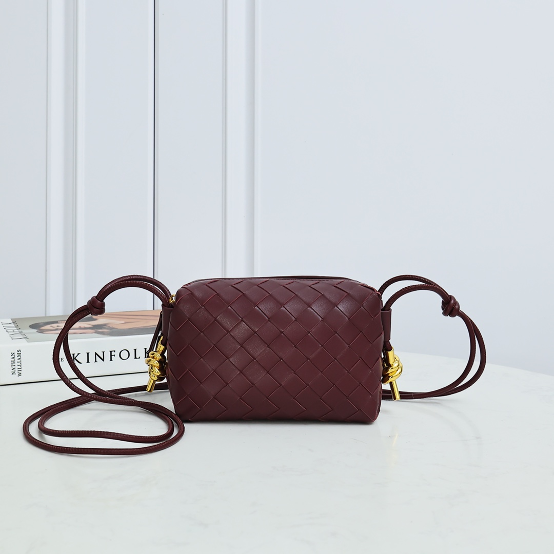 Sac carré tissé en cuir de mouton, nœud métallique, bandoulière réglable