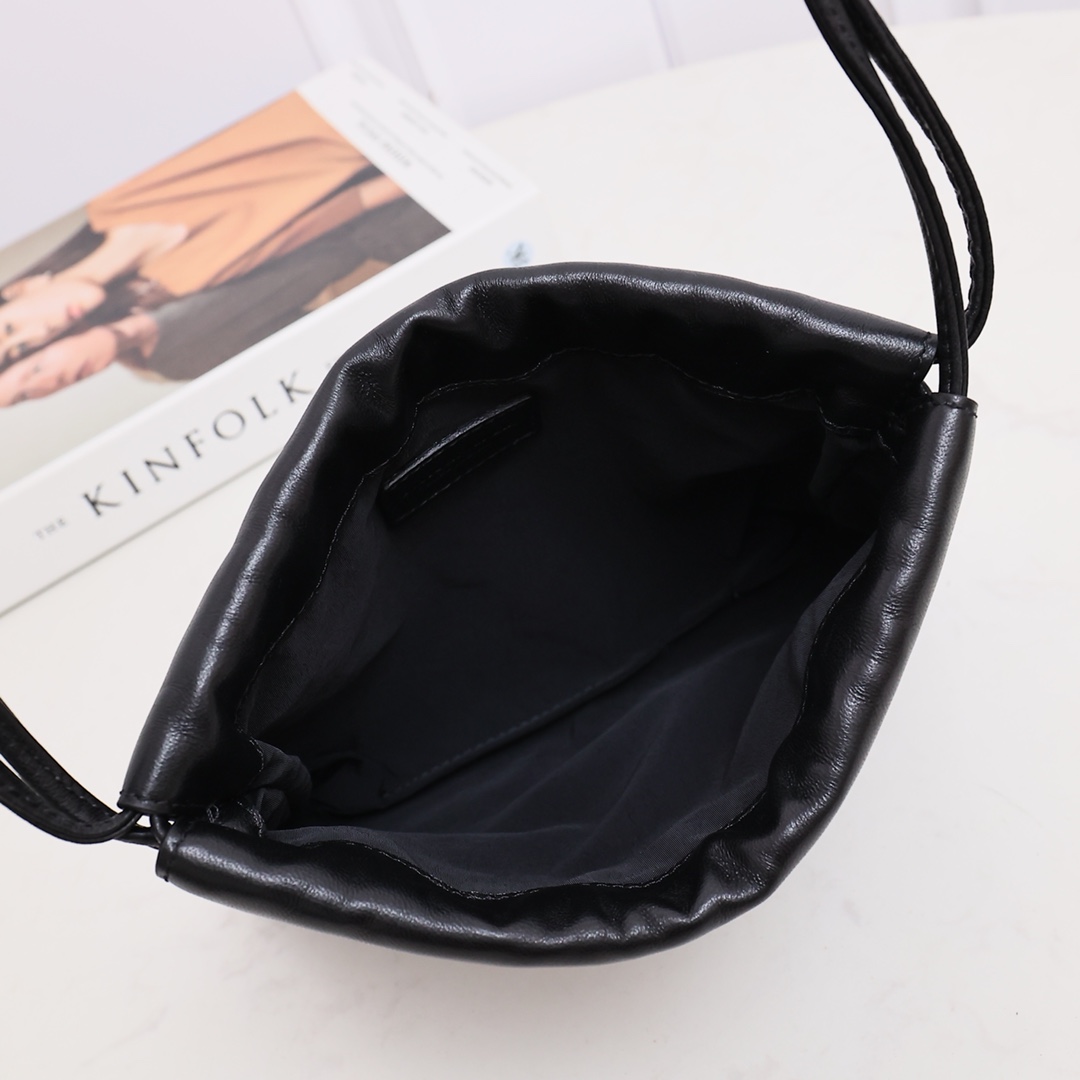 Bottega Veneta Style Black Nylon Shoulder Bag style reference detail image 5 from source 771772