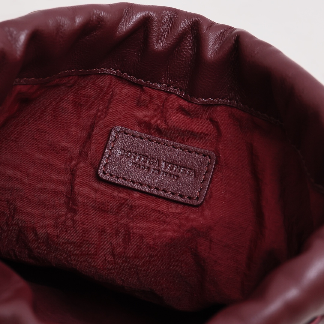 Bottega Veneta Style Red Nylon Shoulder Bag style reference detail image 6 from source 771773