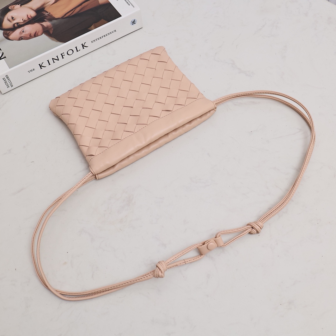 Bottega Veneta Style Pink Nylon Shoulder Bag style reference detail image 4 from source 771774