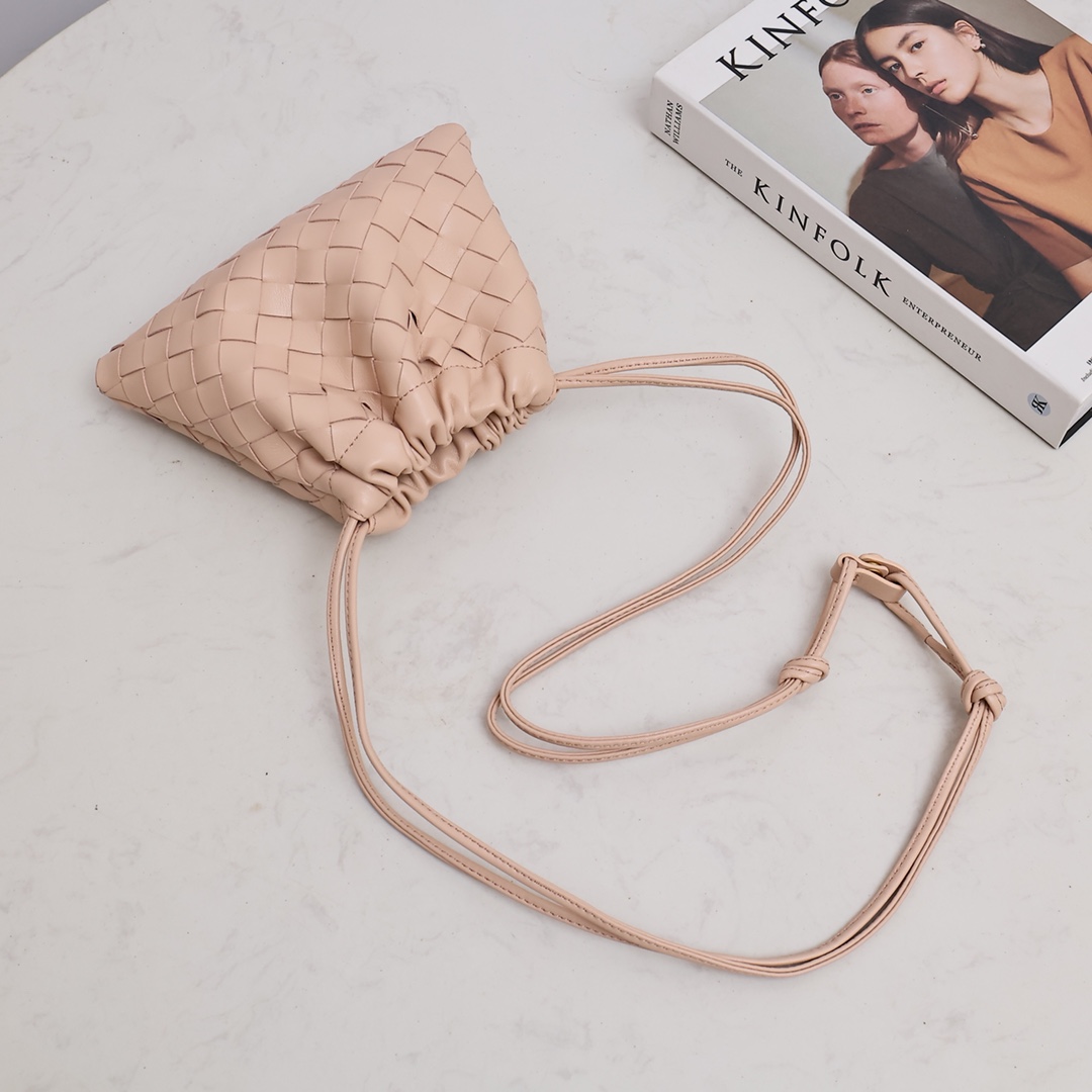 Bottega Veneta Style Pink Nylon Shoulder Bag style reference detail image 2 from source 771774