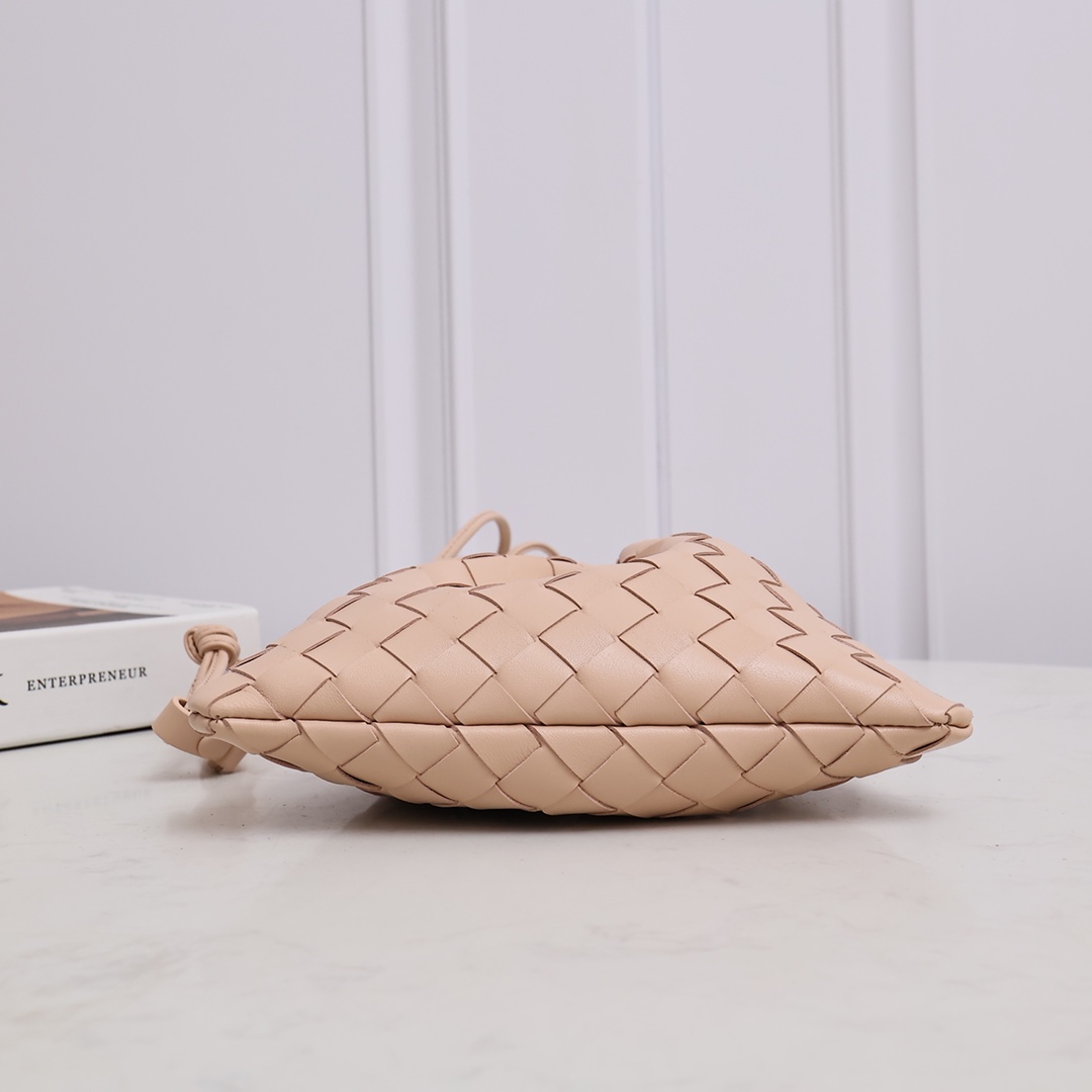 Bottega Veneta Style Pink Nylon Shoulder Bag style reference detail image 3 from source 771774