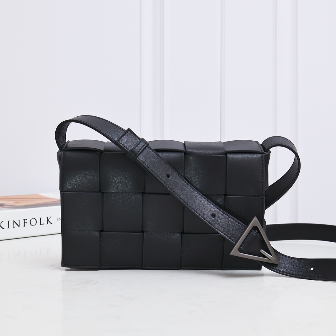Bottega Veneta Intrecciato Crossbody Bag Clutch