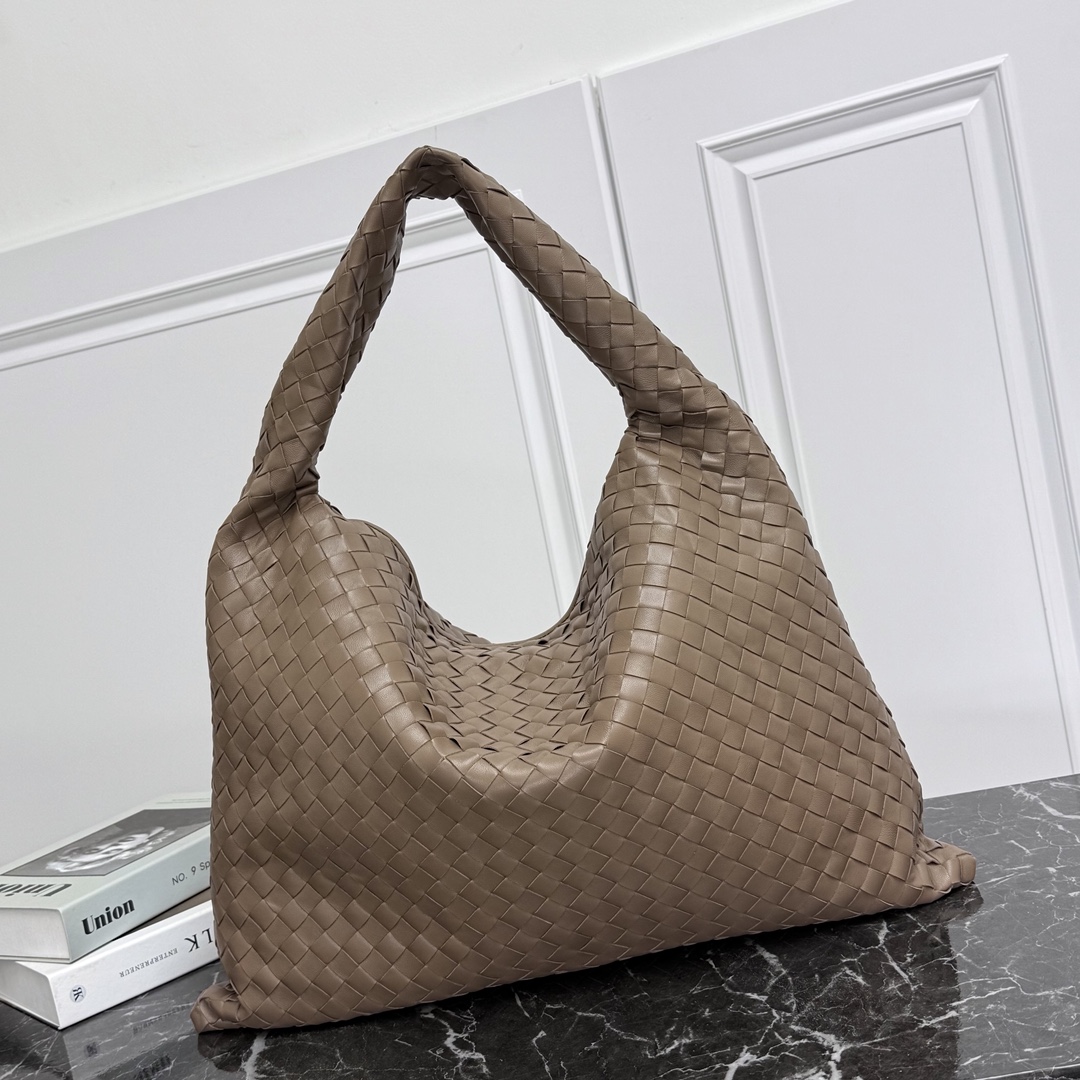 Bottega Veneta Intrecciato Large Handbag Pinecone Brown