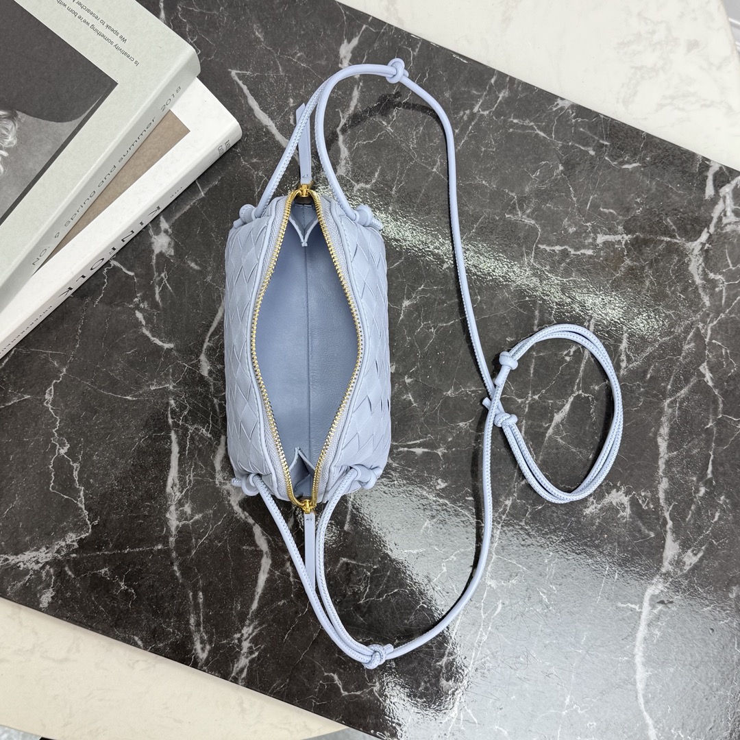 Bottega Veneta Style Blue Crossbody Bag style reference detail image 4 from source 771792