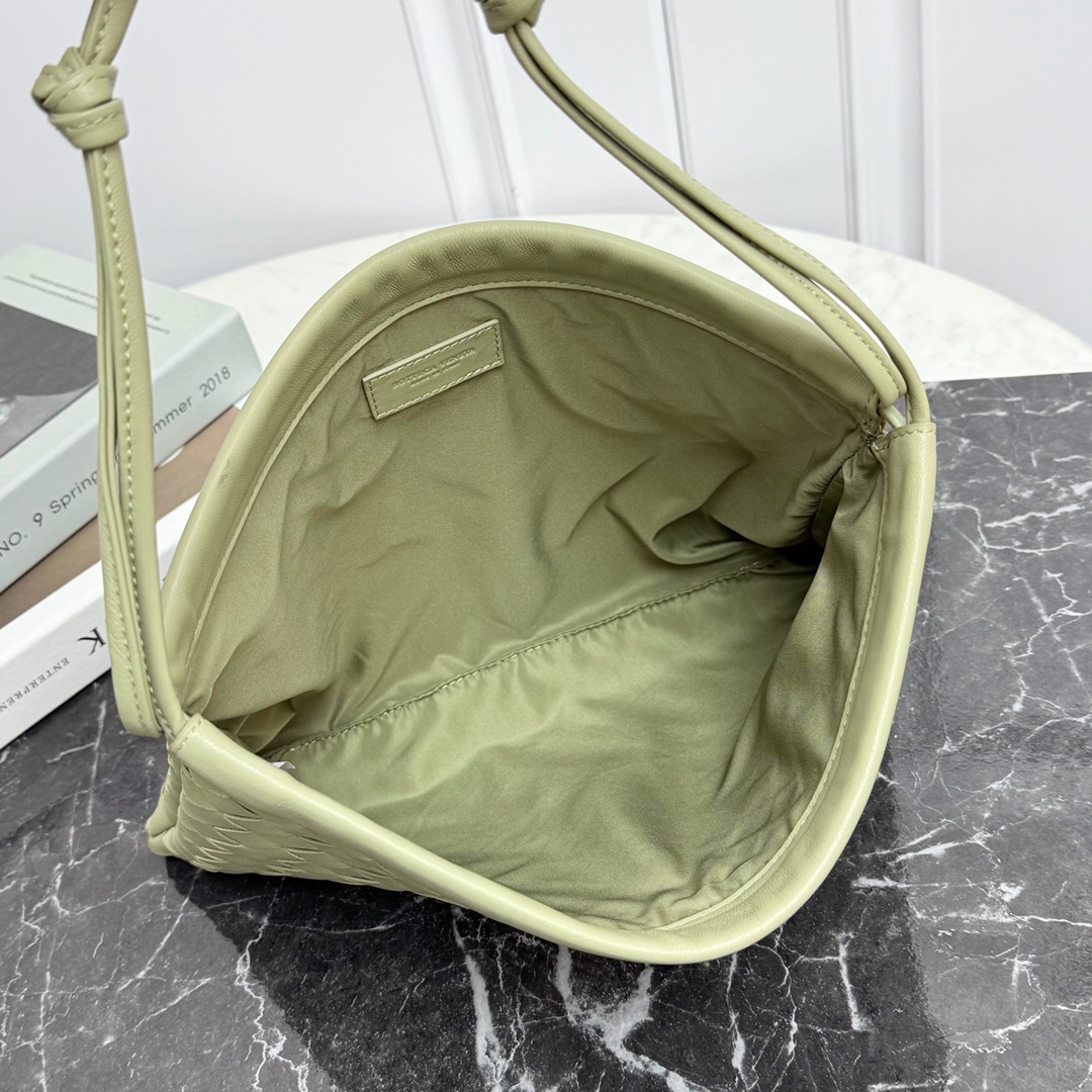 Bottega Veneta Style Green Nylon Shoulder Bag style reference detail image 5 from source 771778