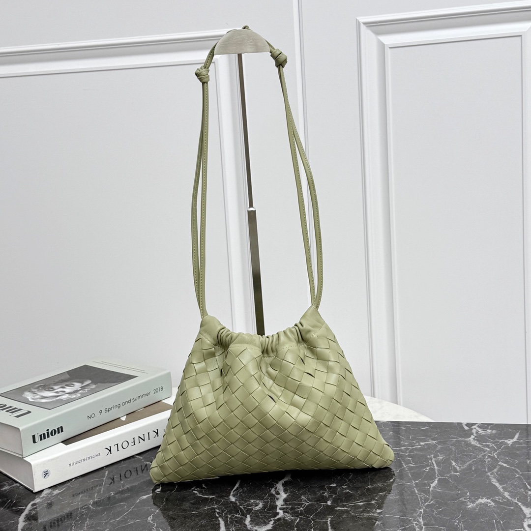 Bottega Veneta Style Green Nylon Shoulder Bag style reference detail image 1 from source 771778
