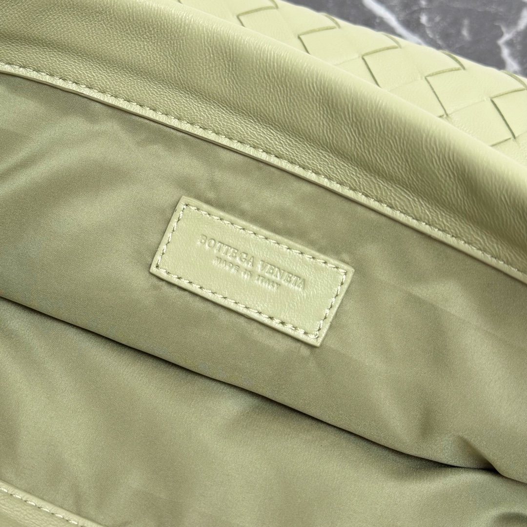 Bottega Veneta Style Green Nylon Shoulder Bag style reference detail image 6 from source 771778