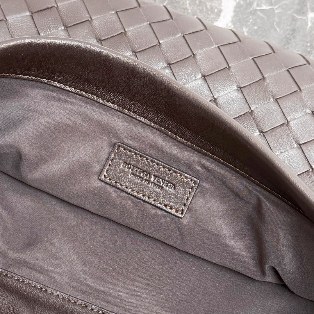 Bottega Veneta Style Brown Nylon Shoulder Bag style reference detail image 6 from source 771779