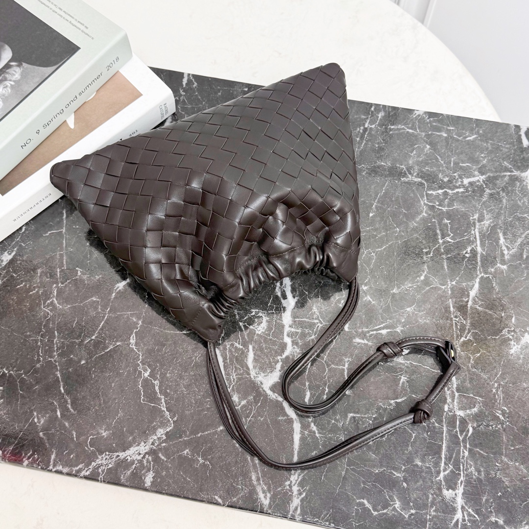 Bottega Veneta Style Brown Nylon Shoulder Bag style reference detail image 2 from source 771779